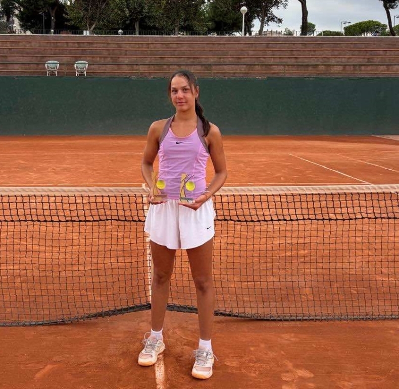 Мая Мичева стана вицешампионка на сингъл и двойки на турнир от World Tennis Tour Juniors в Испания